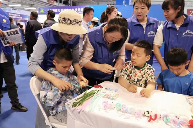 “甘霖善行·关爱孤独症儿童家庭”项目 公益活动在兰州启动 “甘霖善行·关爱孤独症儿童家庭”项目 公益活动在兰州启动